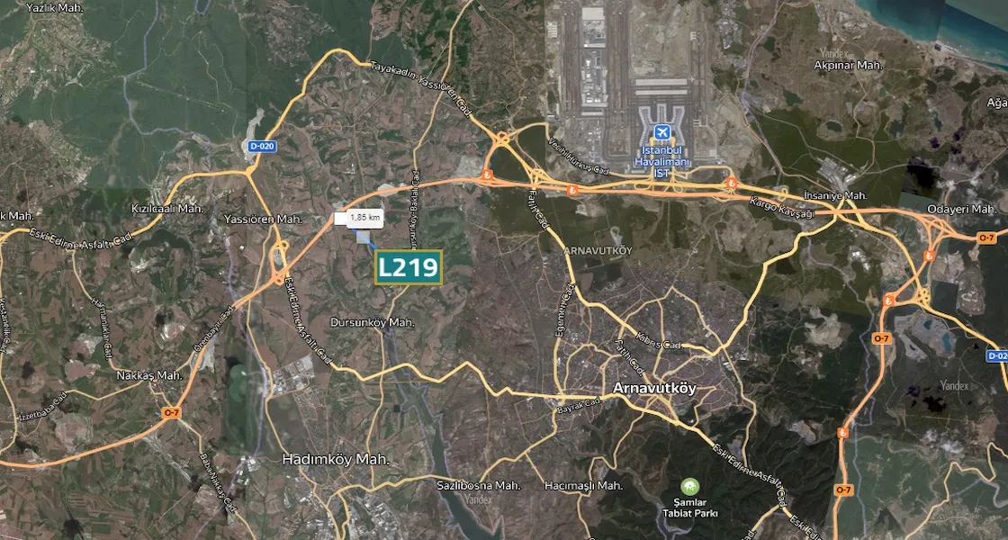 Arnavutköy, Dursunköy'de, Emlak Konut projesinin karşısında ve doğrudan İstanbul Kanalı üzerinde satılık arsa. | L219