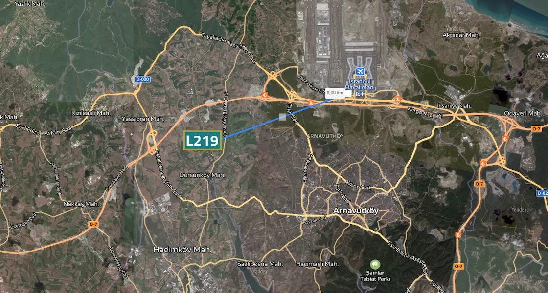 Arnavutköy, Dursunköy'de, Emlak Konut projesinin karşısında ve doğrudan İstanbul Kanalı üzerinde satılık arsa. | L219