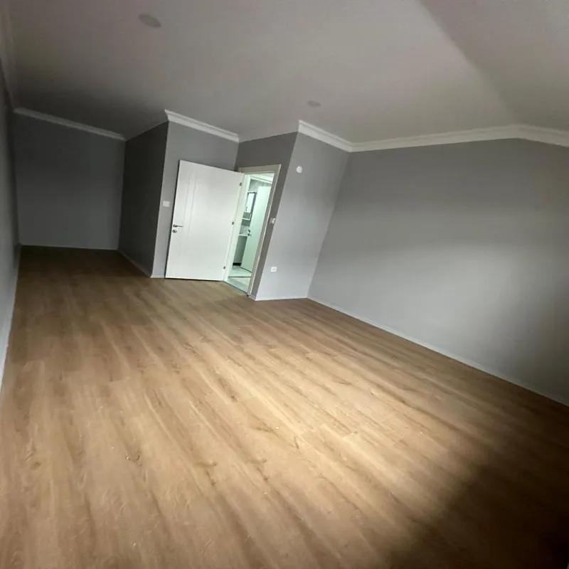 Satılık dört odalı ve iki salonlu dubleks daire, SH138