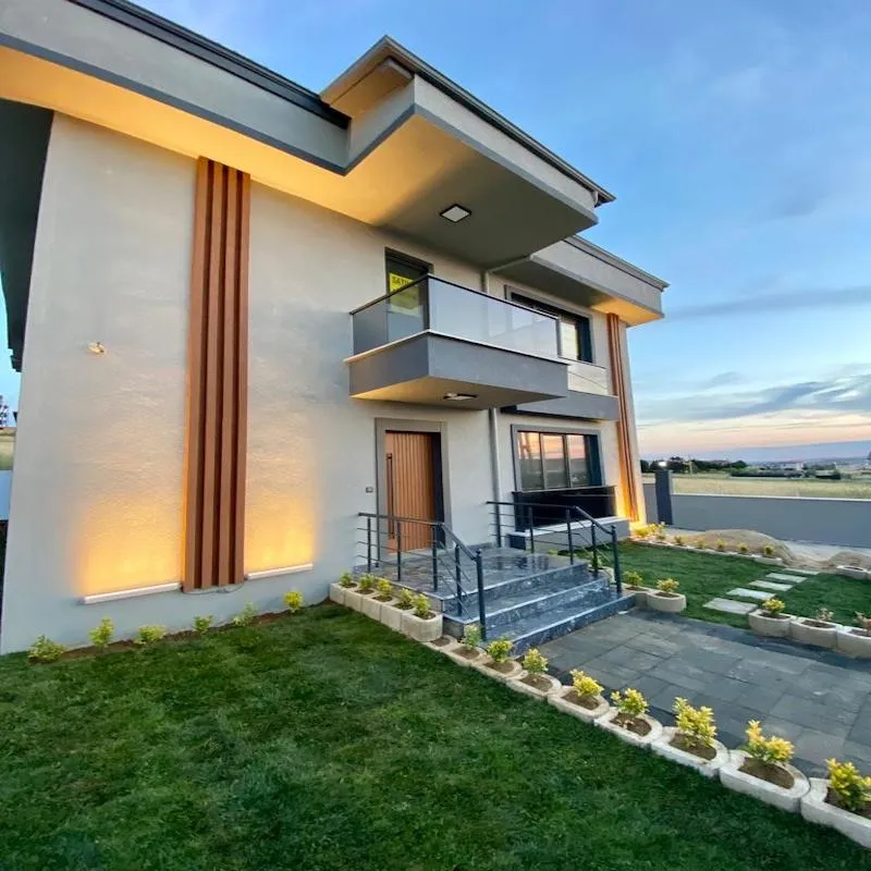 Villa for sale four rooms and two halls, SH144