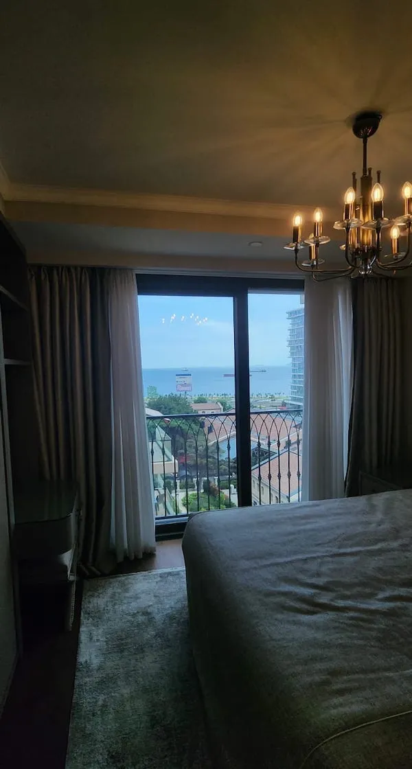 For sale a deluxe apartment with four rooms and a hall, SH145