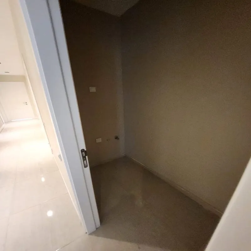 للبيع شقة ثلاث غرفة وصالة SH149