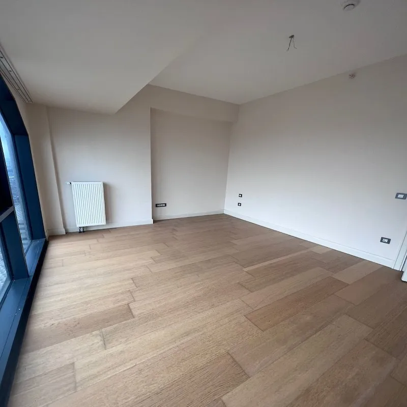 For sale a deluxe apartment, one room and a hall, SH151