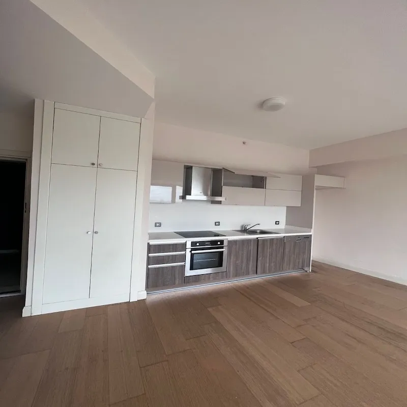 For sale a deluxe apartment, one room and a hall, SH151