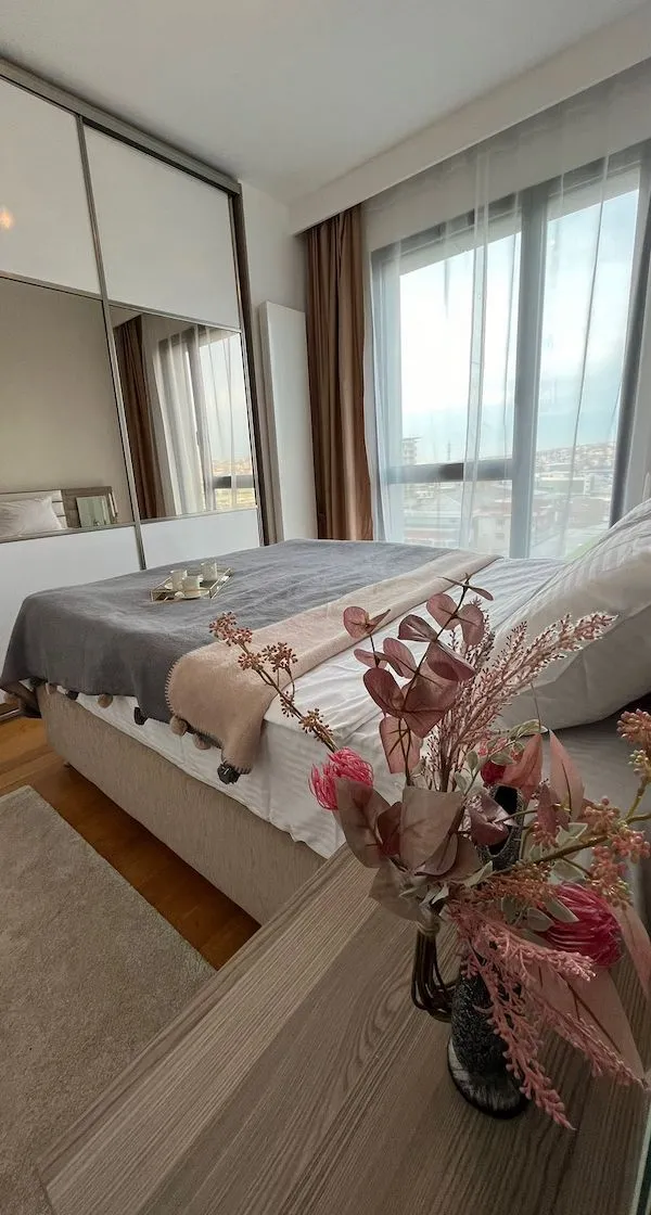 Furnished hotel apartment for sale, one bedroom and a living room in Bagcilar, Istanbul | SH167