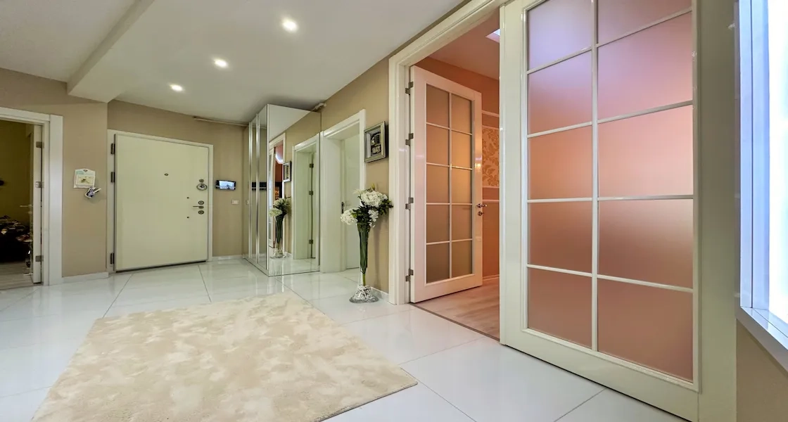 A very distinctive apartment for sale in the Atakent Kucukcekmece area, Istanbul | SH181