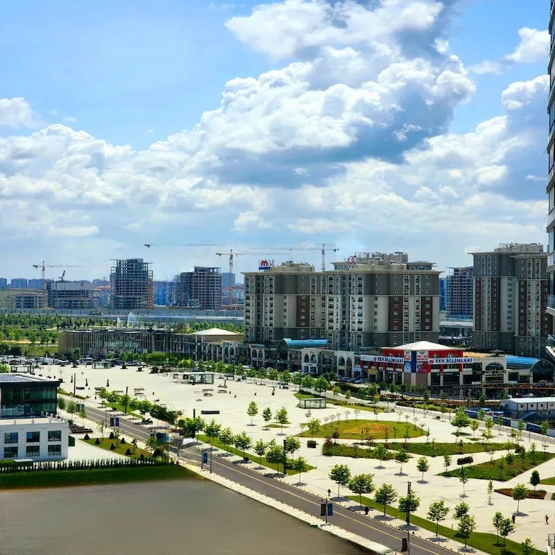 İstanbul Başakşehir'de dört oda ve bir salondan oluşan satılık geniş daire | SH201