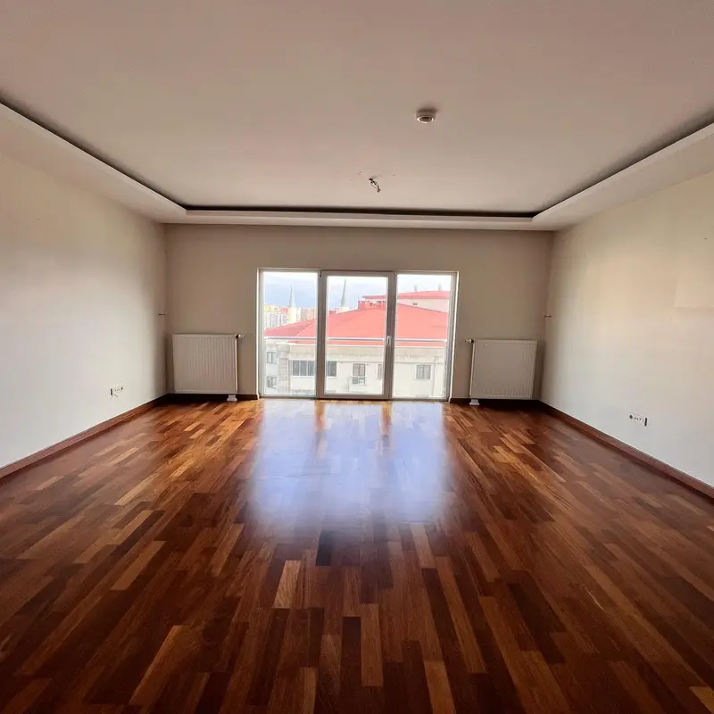 شقة مميزة للبيع في اسطنبول تحديداً باشاك شهير | SH249