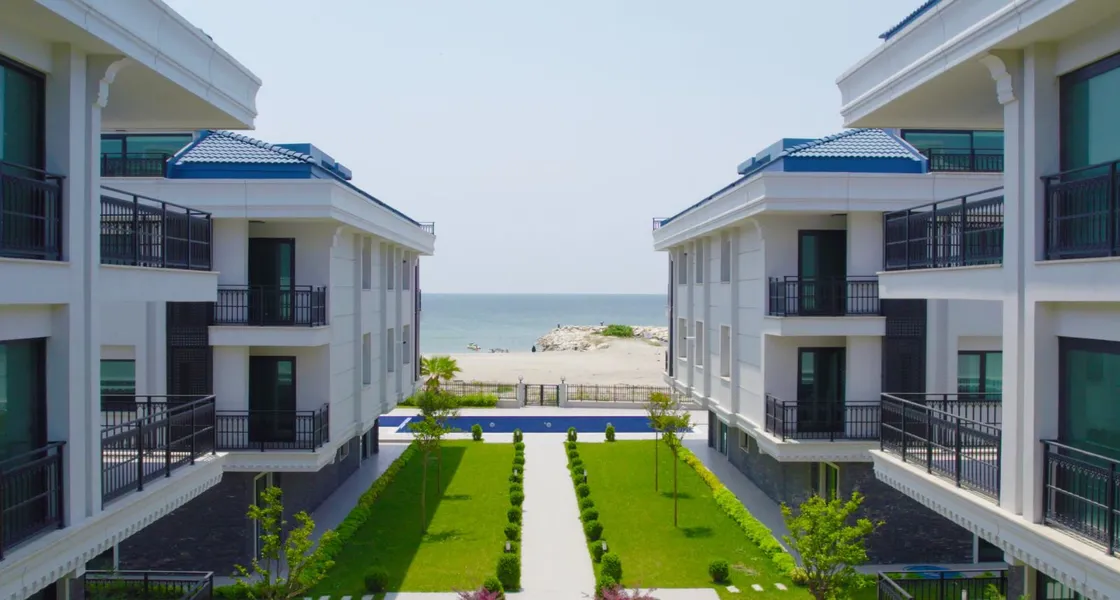 Büyükçekmece'de denize sıfır projede satılık daire | SH270